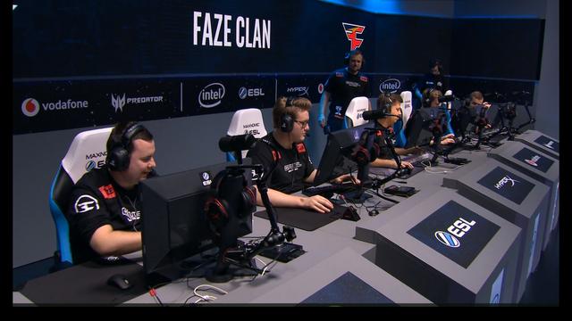 kyousuke 和 baz 在 evelone192 表演赛中以作弊方式进行 2v8